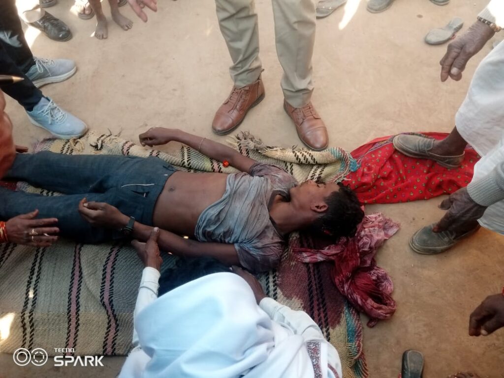 सोनभद्र -पेड़ से गिरकर बालक की मौत सोनभद्र -पेड़ से गिरकर बालक की मौत
