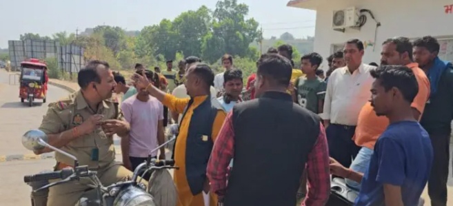 _अष्टभुजा टोल प्लाजा पर आज एक बार फिर हुआ जमकर बवाल_ _अष्टभुजा टोल प्लाजा पर आज एक बार फिर हुआ जमकर बवाल_
