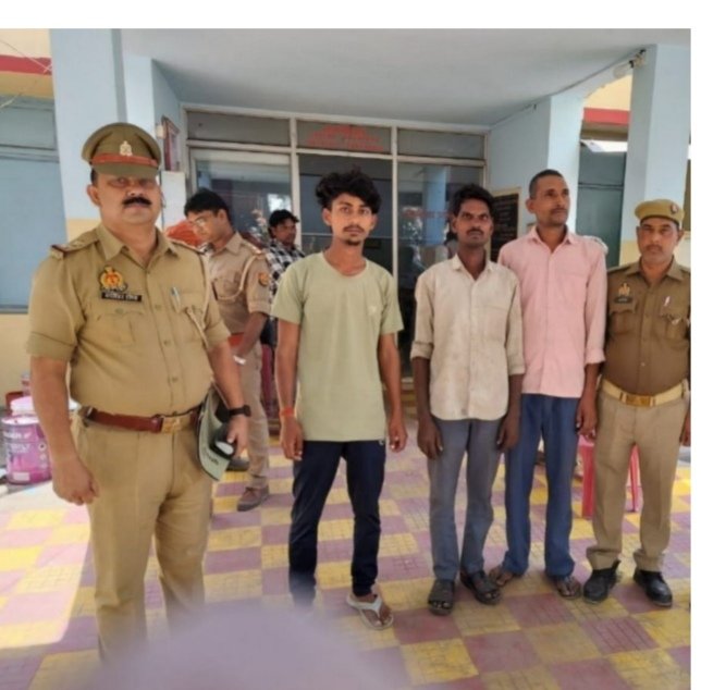 _थाना अनपरा पुलिस द्वारा फरार चल रहे, 01 नफर वांछित अभियुक्त व 02 नफर वारण्टी अभियुक्तों को गिरफ्तार कर मा0 न्यायालय भेजा गया_ _थाना अनपरा पुलिस द्वारा फरार चल रहे, 01 नफर वांछित अभियुक्त व 02 नफर वारण्टी अभियुक्तों को गिरफ्तार कर मा0 न्यायालय भेजा गया_