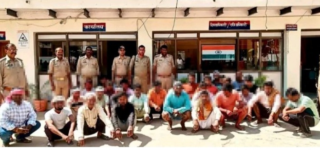 थाना रामपुर पुलिस टीम द्वारा होली पर हुडदंग करने व शान्ति *व्यवस्था भंग करने वाले 30 व्यक्तियों को अन्तर्गत धारा 170 BNSS में गिरफ्तार करते हुए 8 मोटर साइकिलों को अन्तर्गत धारा 207 MVACT सीज किया गया थाना रामपुर पुलिस टीम द्वारा होली पर हुडदंग करने व शान्ति *व्यवस्था भंग करने वाले 30 व्यक्तियों को अन्तर्गत धारा 170 BNSS में गिरफ्तार करते हुए 8 मोटर साइकिलों को अन्तर्गत धारा 207 MVACT सीज किया गया