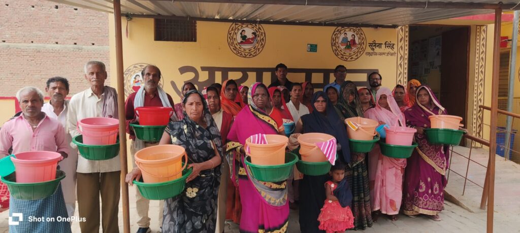 सामुदायिक स्वास्थ्य अधिकारी ने फाइलेरिया ग्रसित रोगियों को साफ-सफाई व देखभाल के बताए तरीके सामुदायिक स्वास्थ्य अधिकारी ने फाइलेरिया ग्रसित रोगियों को साफ-सफाई व देखभाल के बताए तरीके