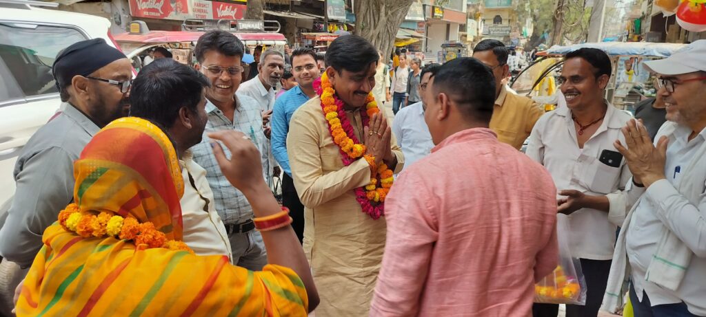 नपाध्यक्ष श्यामसुंदर केशरी ने सीसी रोड का किया लोकार्पण नपाध्यक्ष श्यामसुंदर केशरी ने सीसी रोड का किया लोकार्पण