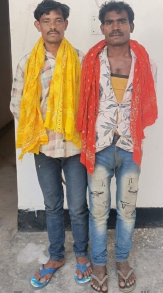 चोपन पुलिस को मिली बड़ी सफलता, मु0अ0सं0-104/2025 _धारा-303(2), 317(2) बीएनएस से सम्बन्धित 02 नफर वांछित अभियुक्तगण को गिरफ्तार कर कब्जे से चोरी की 01 कुन्तल 04 किलोग्राम लोहे की सरिया किया गया बरामद_ चोपन पुलिस को मिली बड़ी सफलता, मु0अ0सं0-104/2025 _धारा-303(2), 317(2) बीएनएस से सम्बन्धित 02 नफर वांछित अभियुक्तगण को गिरफ्तार कर कब्जे से चोरी की 01 कुन्तल 04 किलोग्राम लोहे की सरिया किया गया बरामद_