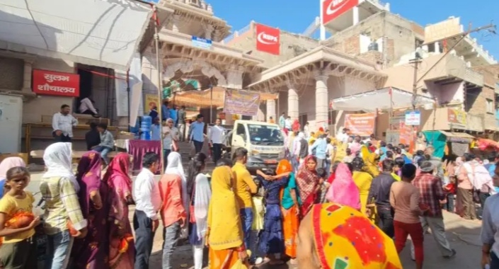 _विन्ध्याचल चैत्र नवरात्र मेला में प्रातः काल से ही देवी मां के दर्शन हेतु भारी संख्या में पहुंचे श्रद्धालु_ _विन्ध्याचल चैत्र नवरात्र मेला में प्रातः काल से ही देवी मां के दर्शन हेतु भारी संख्या में पहुंचे श्रद्धालु_