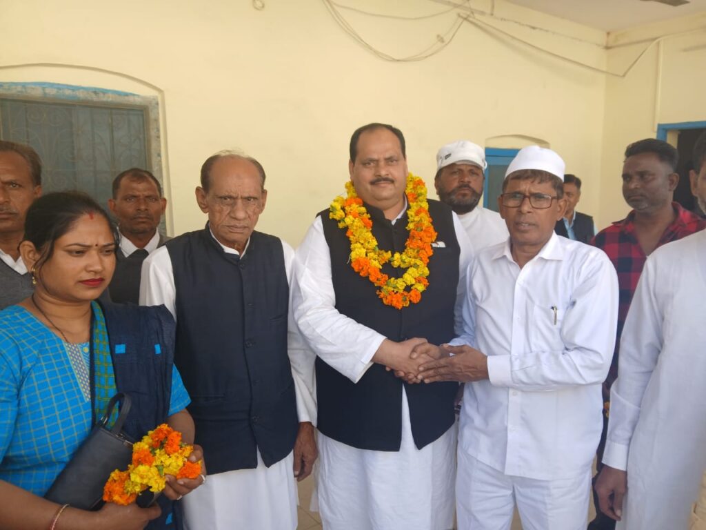 झालू के सभासद ने ली बसपा की सदस्यता झालू के सभासद ने ली बसपा की सदस्यता