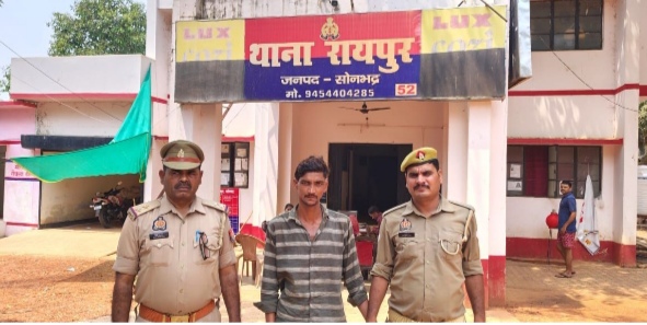 _थाना रायपुर पुलिस को मिली बड़ी सफलता, 15000/- रूपये के ईनामिया अभियुक्त को किया गया गिरफ्तार_