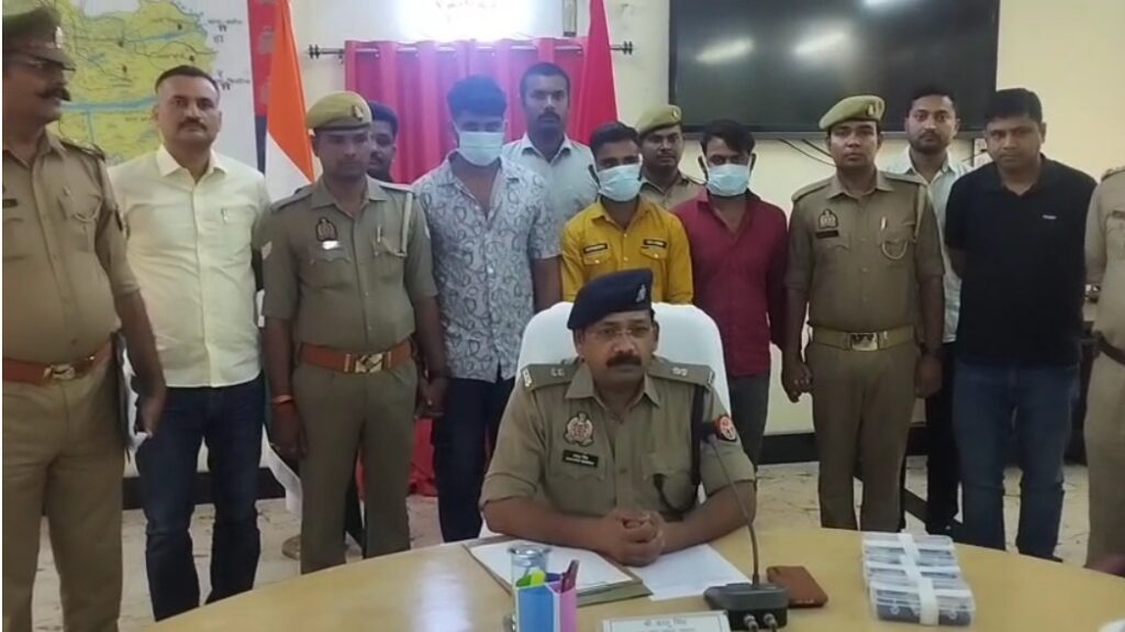 सोनभद्र पुलिस का अनवरत प्रहार, एसओजी/सर्विलांस टीम व थाना पिपरी पुलिस ने मादक पदार्थों की तस्करी करने वाले 03 अन्तर्रजनपदीय गांजा तस्करों को किया गिरफ्तार, एक अदद कार से कुल 95 किग्रा मादक पदार्थ गांजा (अनुमानित कीमत 23 लाख 50 हजार रुपया) बरामद- सोनभद्र पुलिस का अनवरत प्रहार, एसओजी/सर्विलांस टीम व थाना पिपरी पुलिस ने मादक पदार्थों की तस्करी करने वाले 03 अन्तर्रजनपदीय गांजा तस्करों को किया गिरफ्तार, एक अदद कार से कुल 95 किग्रा मादक पदार्थ गांजा (अनुमानित कीमत 23 लाख 50 हजार रुपया) बरामद-