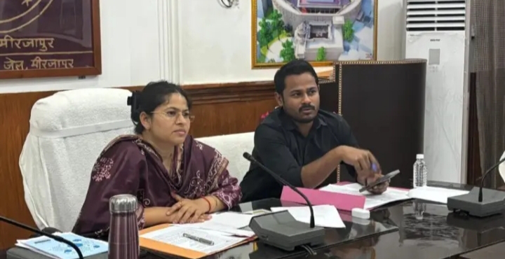 _मीरजापुर जिलाधिकारी ने कहा कि ट्रैक्टर ट्रालियो पर तुरंत रेट्रो रिफ्लेक्टिव टेप लगवाया जाए_