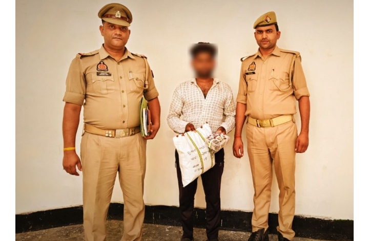 थाना चोपन पुलिस द्वारा मादक थाना चोपन पुलिस द्वारा मादक पदार्थ की तस्करी करने वाले 01 नफर अभ्यस्त शातिर अपराधी को 01 किलो 200 ग्राम नाजायज गांजा व गांजा बिक्री का 68650/- रुपया नगद के साथ किया गया गिरफ्तार