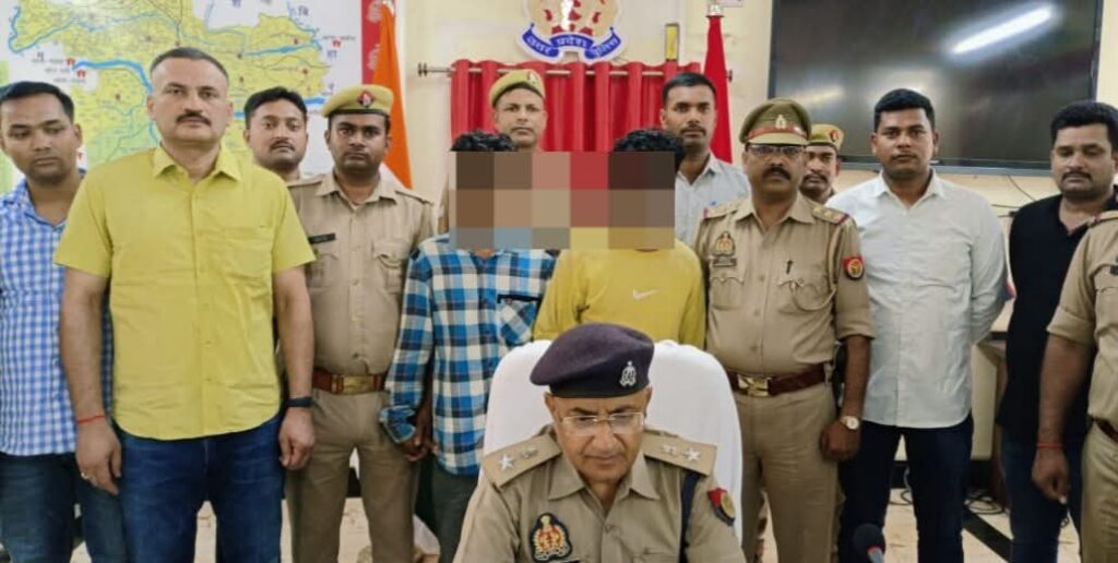 एसओजी एवं थाना घोरावल पुलिस को मिली बड़ी सफलता, अवैध मादक पदार्थों की तस्करी करने वाले 02 नफर हेरोईन तस्कर गिरफ्तार, कब्जे से 500 ग्राम हेरोइन (अनुमानित कीमत 50 लाख रुपये), 03 अदद मोबाइल फोन व नगद रुपये 2000/- बरामद- एसओजी एवं थाना घोरावल पुलिस को मिली बड़ी सफलता, अवैध मादक पदार्थों की तस्करी करने वाले 02 नफर हेरोईन तस्कर गिरफ्तार, कब्जे से 500 ग्राम हेरोइन (अनुमानित कीमत 50 लाख रुपये), 03 अदद मोबाइल फोन व नगद रुपये 2000/- बरामद-