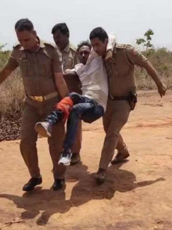 रामपुर बरकोनिया पुलिस की _संयुक्त टीम द्वारा पुलिस मुठभेड़ में घायल 01 नफर गौ तस्कर अभियुक्त गिरफ्तार, कब्जे से 04 राशि गोवंश, 01 अदद तमंचा 315 बोर, 02 अदद खोखा कारतूस 315 बोर किया बरामद_ रामपुर बरकोनिया पुलिस की _संयुक्त टीम द्वारा पुलिस मुठभेड़ में घायल 01 नफर गौ तस्कर अभियुक्त गिरफ्तार, कब्जे से 04 राशि गोवंश, 01 अदद तमंचा 315 बोर, 02 अदद खोखा कारतूस 315 बोर किया बरामद_