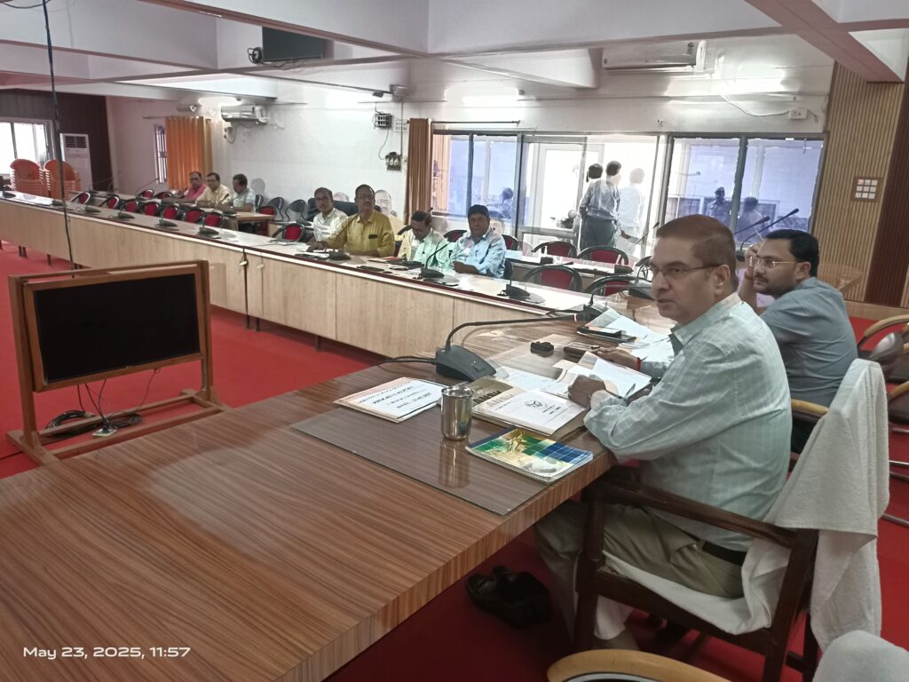 जिलाधिकारी ने जिला खनिज फाउण्डेशन न्यास के माध्यम से होने वाले निर्माण कार्यों की प्रगति की, की समीक्षा जिलाधिकारी ने जिला खनिज फाउण्डेशन न्यास के माध्यम से होने वाले निर्माण कार्यों की प्रगति की, की समीक्षा