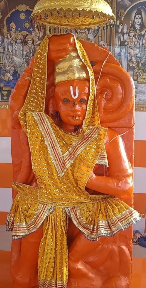 चोरों ने चुराई श्रीहनुमान जी की चांदी की लगी आंख ,मिर्जापुर` चोरों ने चुराई श्रीहनुमान जी की चांदी की लगी आंख ,मिर्जापुर`