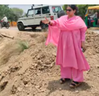 मिर्जापुर में खजुरी नदी के जीर्णोद्धार का निरीक्षण:डीएम ने दिए नदी की चौड़ाई तक सफाई के निर्देश, 16 ग्राम पंचायतों से होकर बहती है नदी“` मिर्जापुर में खजुरी नदी के जीर्णोद्धार का निरीक्षण:डीएम ने दिए नदी की चौड़ाई तक सफाई के निर्देश, 16 ग्राम पंचायतों से होकर बहती है नदी“`