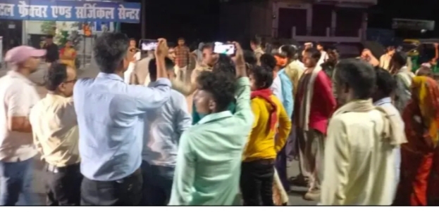 _प्रसव के दौरान प्रसूता की मौत, परिजनों ने डाक्टर पर लगाया गभीर आरोप लापरवाही का मृत्यु की परिवार हाईवे रोड पर क्या चक्का जाम प्रशासन ने मौके पर पहुंचकर चक्का जाम हटा दिया गया और प्रशासन में गंभीरता से लेते हुए जांच में किया जाएगा_ _प्रसव के दौरान प्रसूता की मौत, परिजनों ने डाक्टर पर लगाया गभीर आरोप लापरवाही का मृत्यु की परिवार हाईवे रोड पर क्या चक्का जाम प्रशासन ने मौके पर पहुंचकर चक्का जाम हटा दिया गया और प्रशासन में गंभीरता से लेते हुए जांच में किया जाएगा_