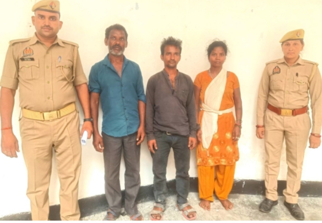 थाना चोपन पुलिस द्वारा मा0 न्यायालय के निर्गत वारंट के क्रम मे 03 नफर वारण्टी (02 नफर अभियुक्त व 01 नफर अभियुक्ता ) को किया गया गिरफ्तार