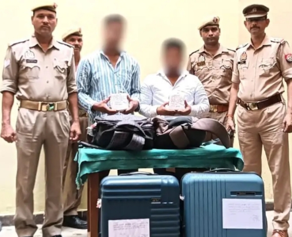 मीरजापुर में अंग्रेजी शराब के साथ 02 अंतर्राज्यीय शराब तस्कर गिरफ्तार मीरजापुर में अंग्रेजी शराब के साथ 02 अंतर्राज्यीय शराब तस्कर गिरफ्तार
