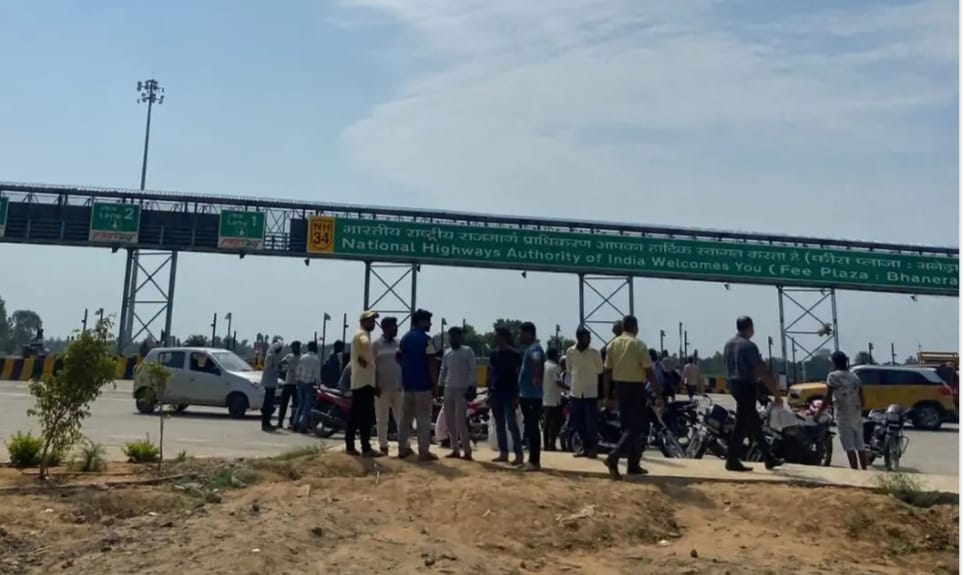 भनेड़ा टोल प्लाजा पर कार्यरत कर्मचारी की करंट लगने से मौत भनेड़ा टोल प्लाजा पर कार्यरत कर्मचारी की करंट लगने से मौत