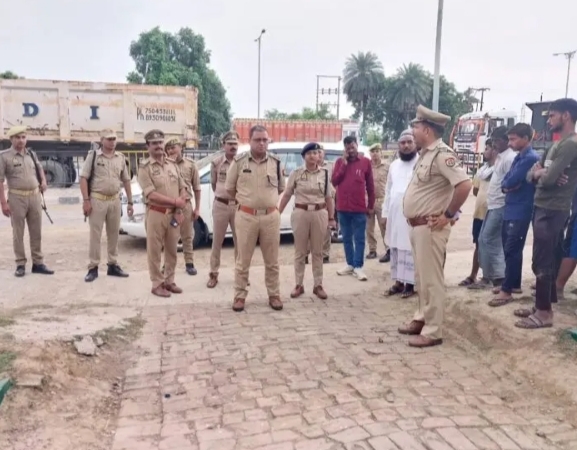 वरिष्ठ पुलिस अधीक्षक मीरजापुर द्वारा मुहर्रम पर कर्बला स्थल का निरीक्षण कर लिया गया जायजा वरिष्ठ पुलिस अधीक्षक मीरजापुर द्वारा मुहर्रम पर कर्बला स्थल का निरीक्षण कर लिया गया जायजा