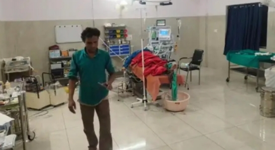 निजी अस्पताल में महिला के मौत के बाद परिजनों ने किया बवाल,की तोड़फोड़, डाक्टर पर लगाया लापरवाही का आरोप निजी अस्पताल में महिला के मौत के बाद परिजनों ने किया बवाल,की तोड़फोड़, डाक्टर पर लगाया लापरवाही का आरोप