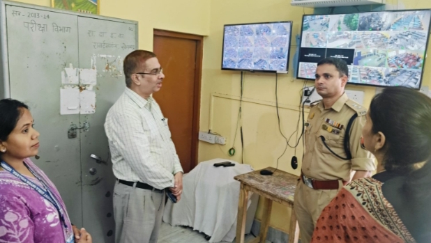 जिलाधिकारी सोनभद्र एवं पुलिस अधीक्षक सोनभद्र द्वारा जनपद सोनभद्र में आयोजित RO/ARO परीक्षा का किया गया निरीक्षण जिलाधिकारी सोनभद्र एवं पुलिस अधीक्षक सोनभद्र द्वारा जनपद सोनभद्र में आयोजित RO/ARO परीक्षा का किया गया निरीक्षण