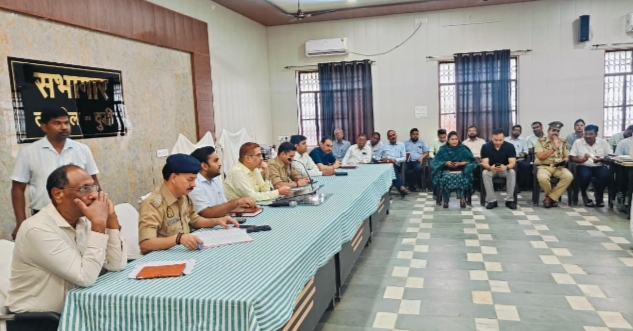जिलाधिकारी सोनभद्र व पुलिस अधीक्षक सोनभद्र द्वारा संयुक्त रूप से तहसील दुद्धी पर संपूर्ण समाधान दिवस के अवसर पर सुनी गयी फरियादियों की समस्याएं जिलाधिकारी सोनभद्र व पुलिस अधीक्षक सोनभद्र द्वारा संयुक्त रूप से तहसील दुद्धी पर संपूर्ण समाधान दिवस के अवसर पर सुनी गयी फरियादियों की समस्याएं
