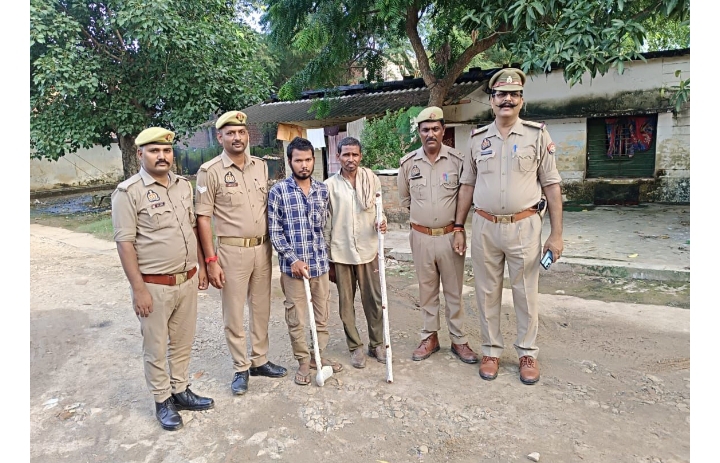 थाना जुगैल पुलिस ने हत्या से सम्बन्धित प्रकरण में दो नफर अभियुक्तों को 24 घण्टे के अन्दर किया गिरफ्तार, कब्जे से हत्या में प्रयुक्त एक लाठी व एक कुल्हाड़ी बरामद