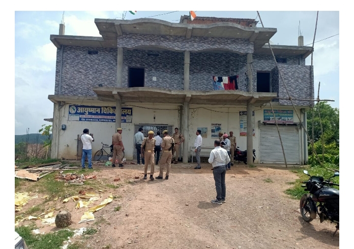 प्रशासन-पुलिस की संयुक्त कार्रवाई : थाना कोन क्षेत्र में संचालित अवैध हॉस्पिटल सील