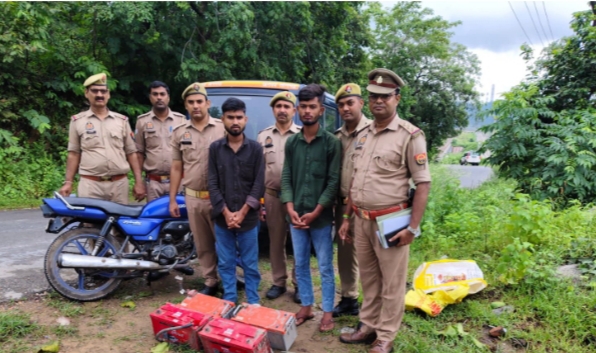 चोरी की बड़ी घटना का पुलिस द्वारा सफल अनावरण – चार बैटरियों के साथ दो अभियुक्त गिरफ्तार चोरी की बड़ी घटना का पुलिस द्वारा सफल अनावरण – चार बैटरियों के साथ दो अभियुक्त गिरफ्तार