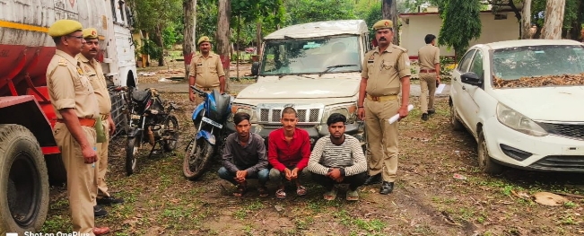 थाना शक्तिनगर पुलिस को मिली बड़ी सफलता, शक्तिनगर पुलिस ने चोरी की 01 बोलेरो वाहन व *02 अदद मोटरसाइकिलें (अनुमानित कीमत 05 लाख रुपये) बरामद एवं एक मोटर साइकिल को MV ACT में किया सीज, मौके से 03 अन्तर्राज्जीय चोरों को किया गिरफ्तार