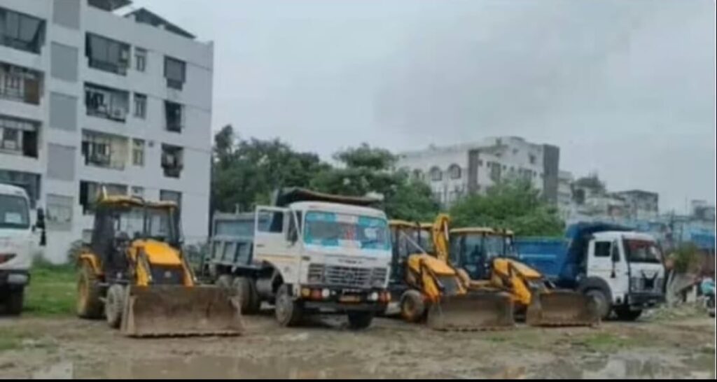 लखनऊ के ऐतिहासिक रिफाह-ए-आम क्लब को LDA ने कराया कब्जा मुक्त, बुलडोजर ने तोड़े दुकान-मकान – RIFA E AAM CLUB लखनऊ के ऐतिहासिक रिफाह-ए-आम क्लब को LDA ने कराया कब्जा मुक्त, बुलडोजर ने तोड़े दुकान-मकान – RIFA E AAM CLUB