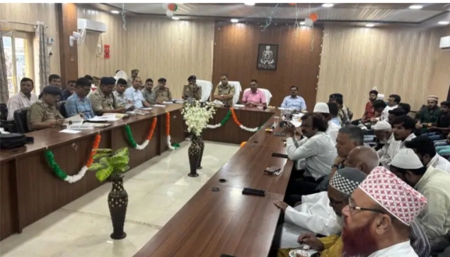 कानून को अपने हाथ में न लेकर जिला प्रशासन व पुलिस प्रशासन को कराए अवगत कानून को अपने हाथ में न लेकर जिला प्रशासन व पुलिस प्रशासन को कराए अवगत