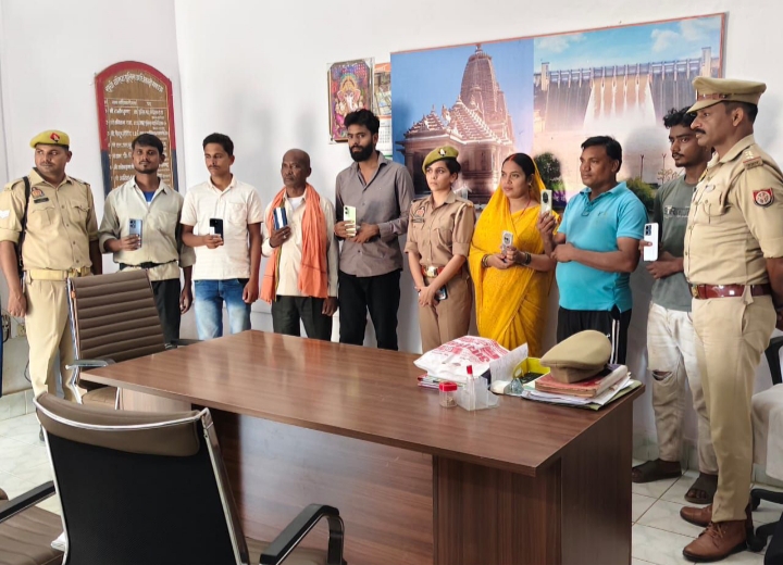 थाना पिपरी पुलिस की साइबर टीम को मिली बड़ी सफलता – गुम हुए 07 मोबाइल CEIR पोर्टल के माध्यम से बरामद कर मालिकों किये गये सुपुर्द थाना पिपरी पुलिस की साइबर टीम को मिली बड़ी सफलता – गुम हुए 07 मोबाइल CEIR पोर्टल के माध्यम से बरामद कर मालिकों किये गये सुपुर्द