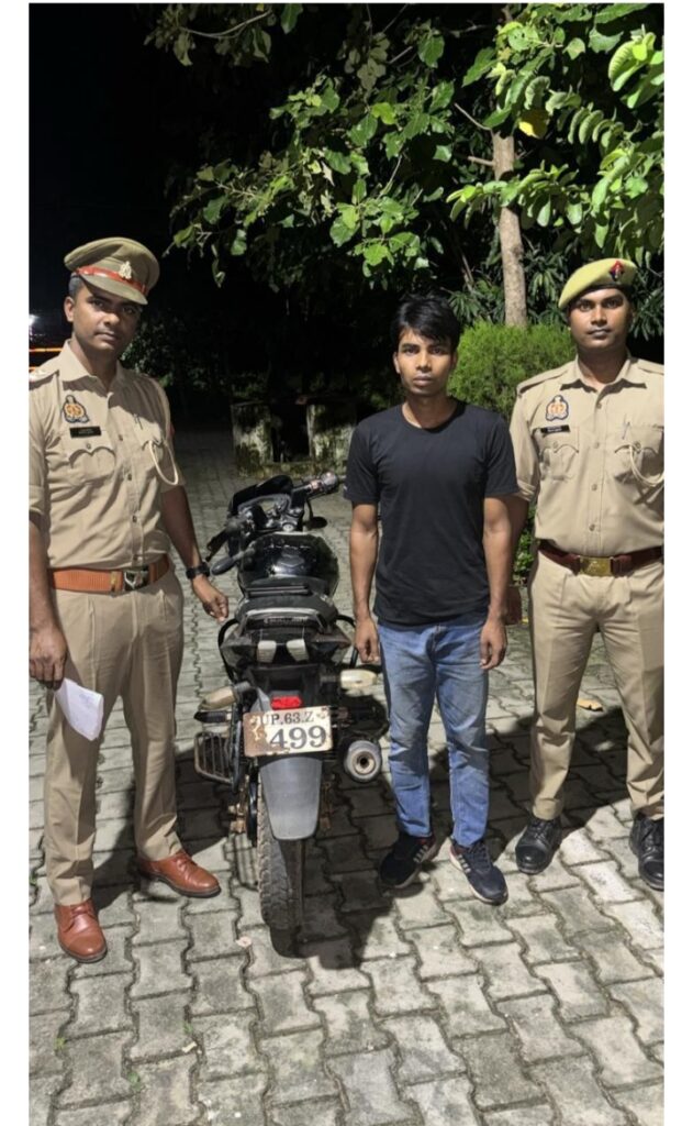 सोनभद्र थाना शाहगंज पुलिस द्वारा गैंगेस्टर एक्ट से सम्बन्धित अभियुक्त के विरुद्ध 14(1) की कार्रवाई करते हुए अभियुक्त के नाम दर्ज 01 अदद मोटर साईकिल (अनुमानित कीमत 40 हजार रुपये) की चल सम्पत्ति को किया गया कुर्क