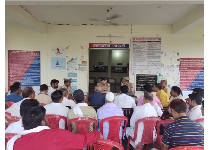 क्षेत्राधिकारी ओबरा द्वारा आगामी त्योहारों को लेकर थाना ओबरा में की गयी पीस कमेटी की महत्वपूर्ण बैठक