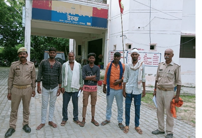 थाना शाहगंज पुलिस द्वारा शांति व्यवस्था के दृष्टिगत 05 नामजद अभियुक्तों के विरुद्ध की गई निरोधात्मक कार्रवाई।