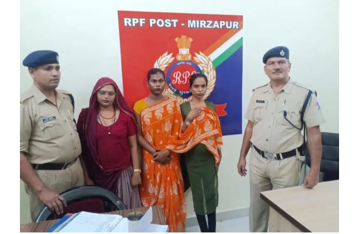 मिर्जापुर रेलवे स्टेशन पर यात्रियों के साथ अभद्रता करने वाले किन्नरों के विरुद्ध आरपीएफ ने की कार्रवाई