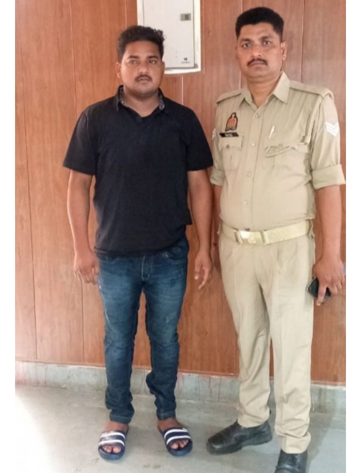 थाना रॉबर्ट्सगंज पुलिस द्वारा फर्जी फास्टैग लगाकर अवैध परिवहन करने वाले अभियुक्त/वाहन चालक को गिरफ्तार कर विधिक कार्यवाही की गयी