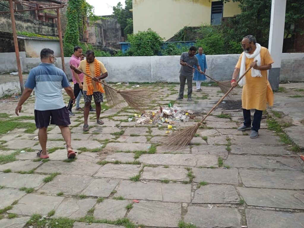 सेवा पखवाड़ा के तहत रामलीला मैदान में स्वच्छता अभियान
