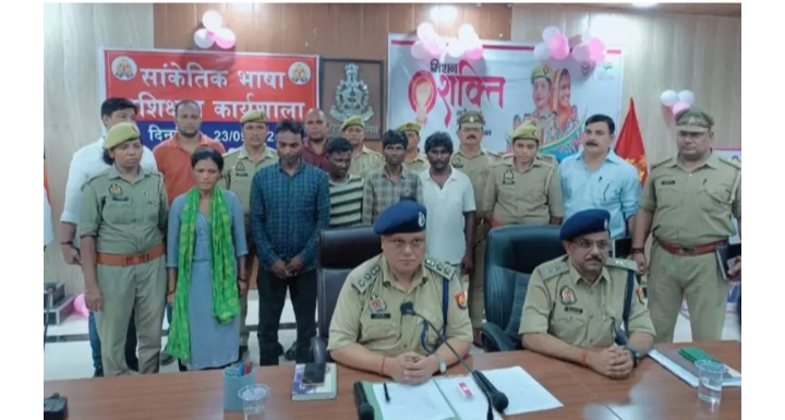 _हिंदू देवी देवताओं को अपमानित करने वाली पीडीए की बिरहा गायिका सरोज सरगम और उसकी टीम गिरफ्तार_