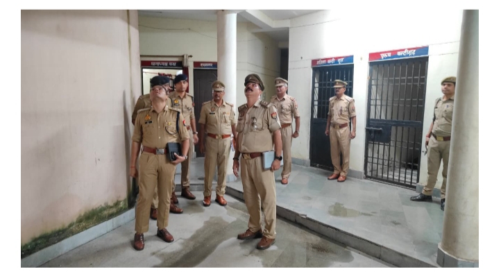 पुलिस अधीक्षक सोनभद्र द्वारा थाना हाथीनाला का किया गया आकस्मिक निरीक्षण पुलिस अधीक्षक सोनभद्र द्वारा थाना हाथीनाला का किया गया आकस्मिक निरीक्षण