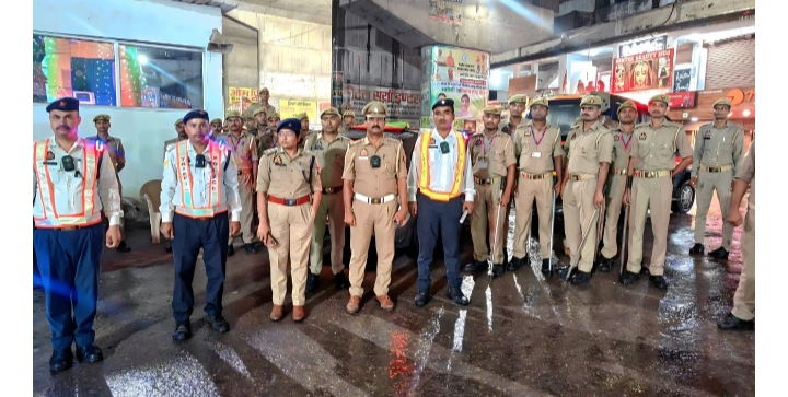 क्षेत्राधिकारी यातायात के नेतृत्व में मिशन शक्ति 5.0 के तहत महिला सुरक्षा एवं यातायात नियमों के प्रभावी अनुपालन हेतु यातायात पुलिस द्वारा चलाया गया सघन चेकिंग अभियान