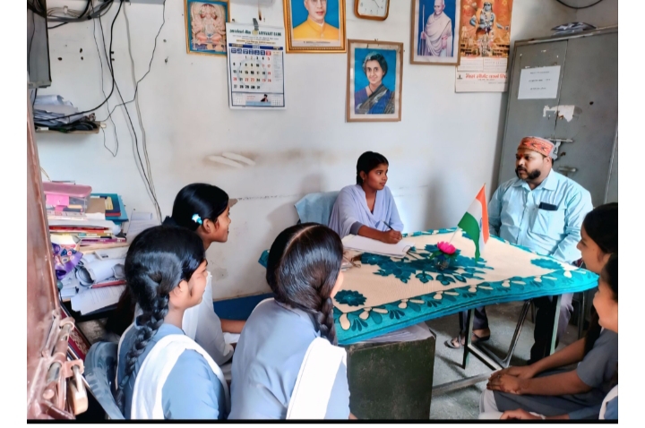 _आदर्श इंटर कॉलेज महुली में “एक दिन की प्रधानाचार्या” बनी निधिमणि — आदर्श बना आत्मविश्वास और नेतृत्व का संगम_