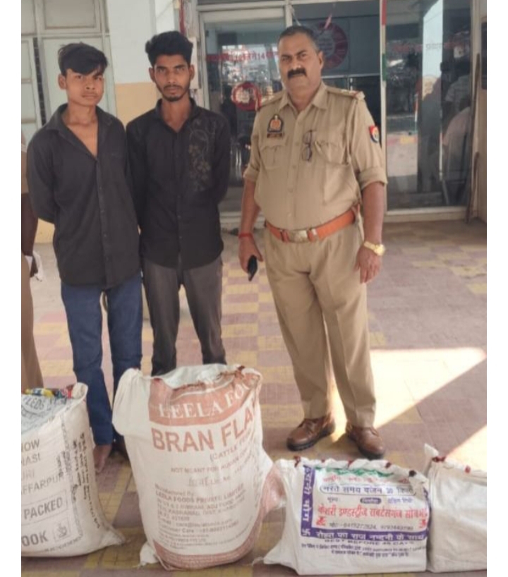 ट्रक से चोरी करने वाले दो नफर अभियुक्तों को थाना अनपरा द्वारा गिरफ्तार कर मा0 न्यायालय रवाना किया गया