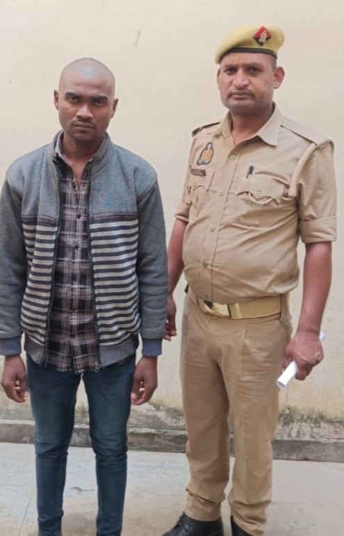 थाना रामपुर बरकोनिया पुलिस द्वारा ₹10,000 के ईनामिया वांछित गो-तस्कर की गिरफ्तारी