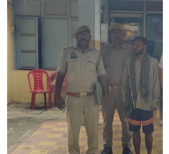 थाना अनपरा पुलिस द्वारा वाहन चोरी में वांछित अभियुक्त गिरफ्तार, चोरी की मोटरसाइकिल व मोबाइल बरामद