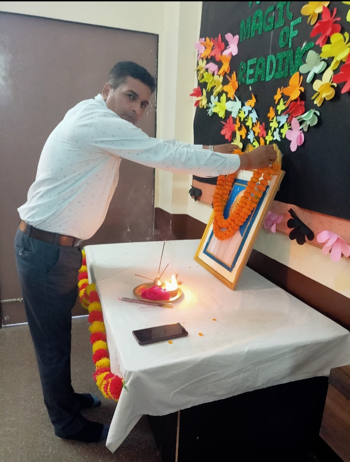 रुद्र इंटरनेशनल स्कूल में आज लौह पुरुष सरदार वल्लभभाई पटेल जी की जयंती बड़े ही श्रद्धा और उत्साह के साथ मनाई गई।