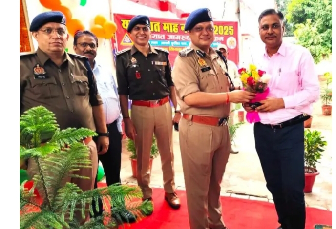 मीरजापुर में यातायात माह नवम्बर-2025 का हुआ शुभारंभ मीरजापुर में यातायात माह नवम्बर-2025 का हुआ शुभारंभ