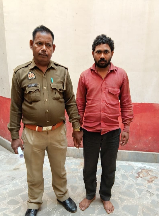 थाना रॉबर्ट्सगंज पुलिस की तत्परता — पाक्सो एक्ट से संबंधित वांछित अभियुक्त गिरफ्तार, अभियुक्त नाथनारायण उर्फ छोटू पाल शांति व्यवस्था भंग करने की आशंका में गिरफ्तार