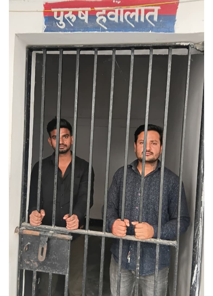 थाना चोपन पुलिस द्वारा मंत्री स्कॉर्ट वाहन विवाद प्रकरण में वांछित दो अभियुक्तों की